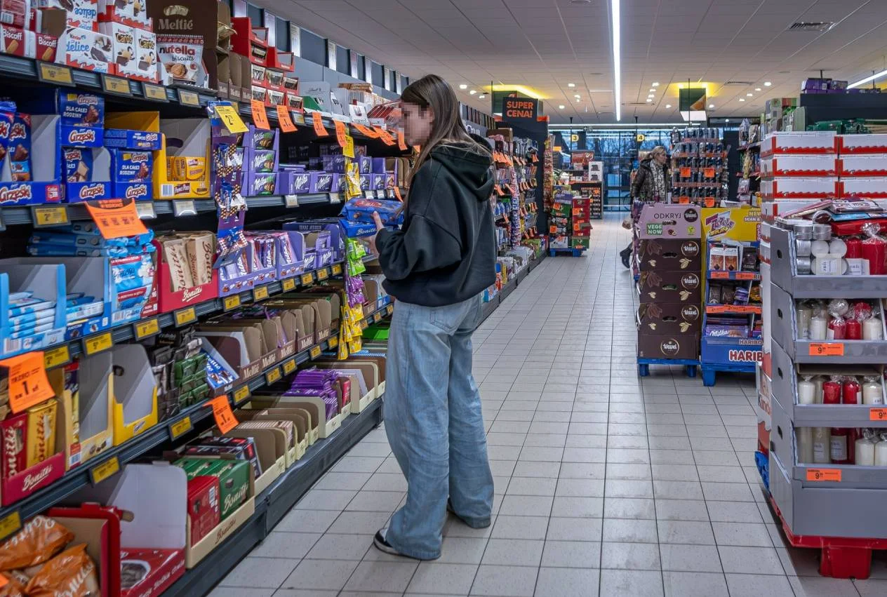 Czekoladki za 300 zł za kilogram w Biedronce. Szok przy kasie Czekoladki za 300 zł za kilogram w Biedronce. Szok przy kasie