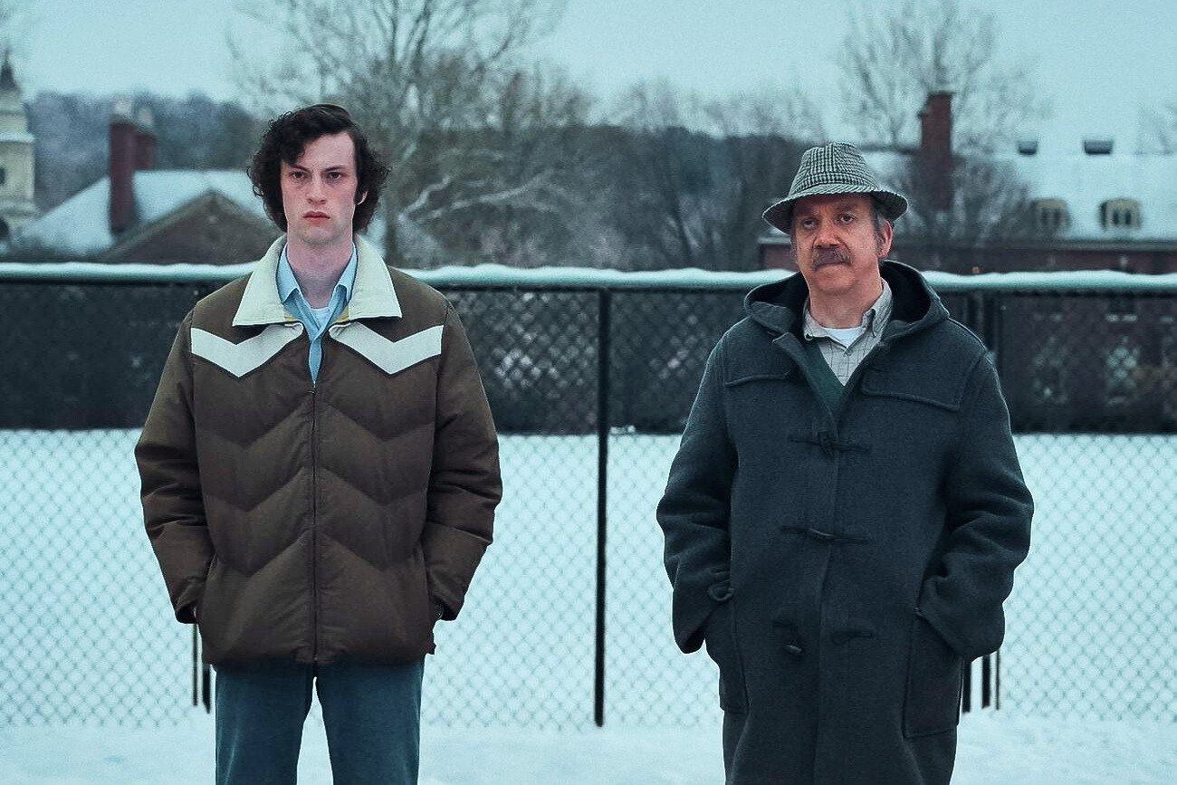 Dominic Sessa i Paul Giamatti w filmie "Przesilenie zimowe".