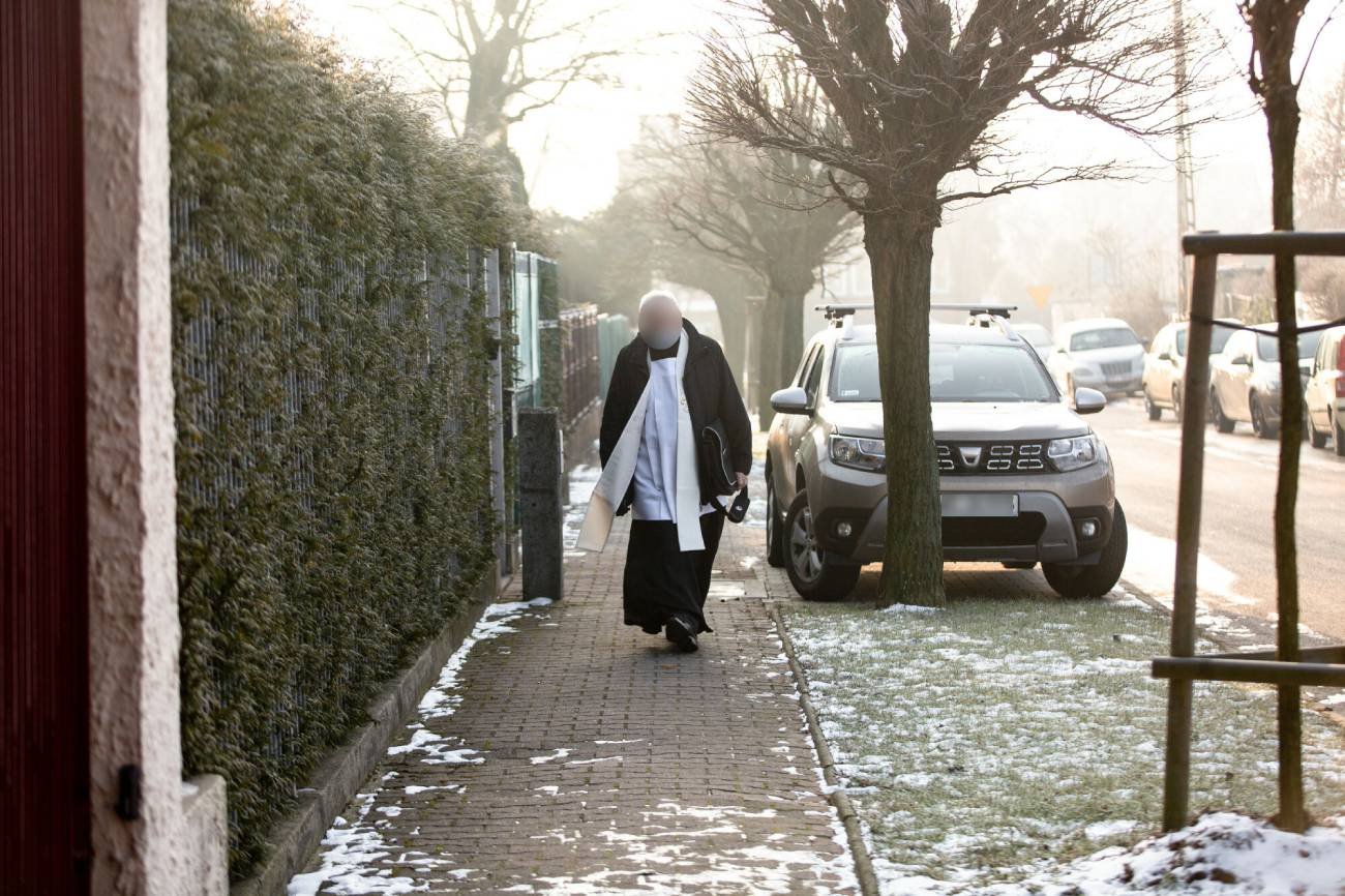 W niektórych parafiach wizyty duszpasterskie zaczynają się już w listopadzie. W jednej z nich pojawiły się wytyczne na temat transportu dla księdza.