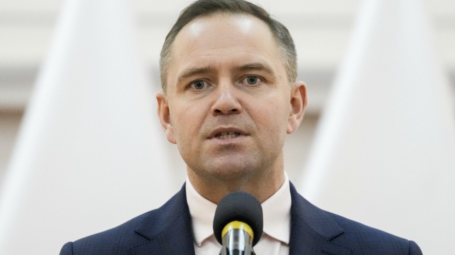 Kolejny skandal z Nawrockim? W tle albumy za 200 tys. zł