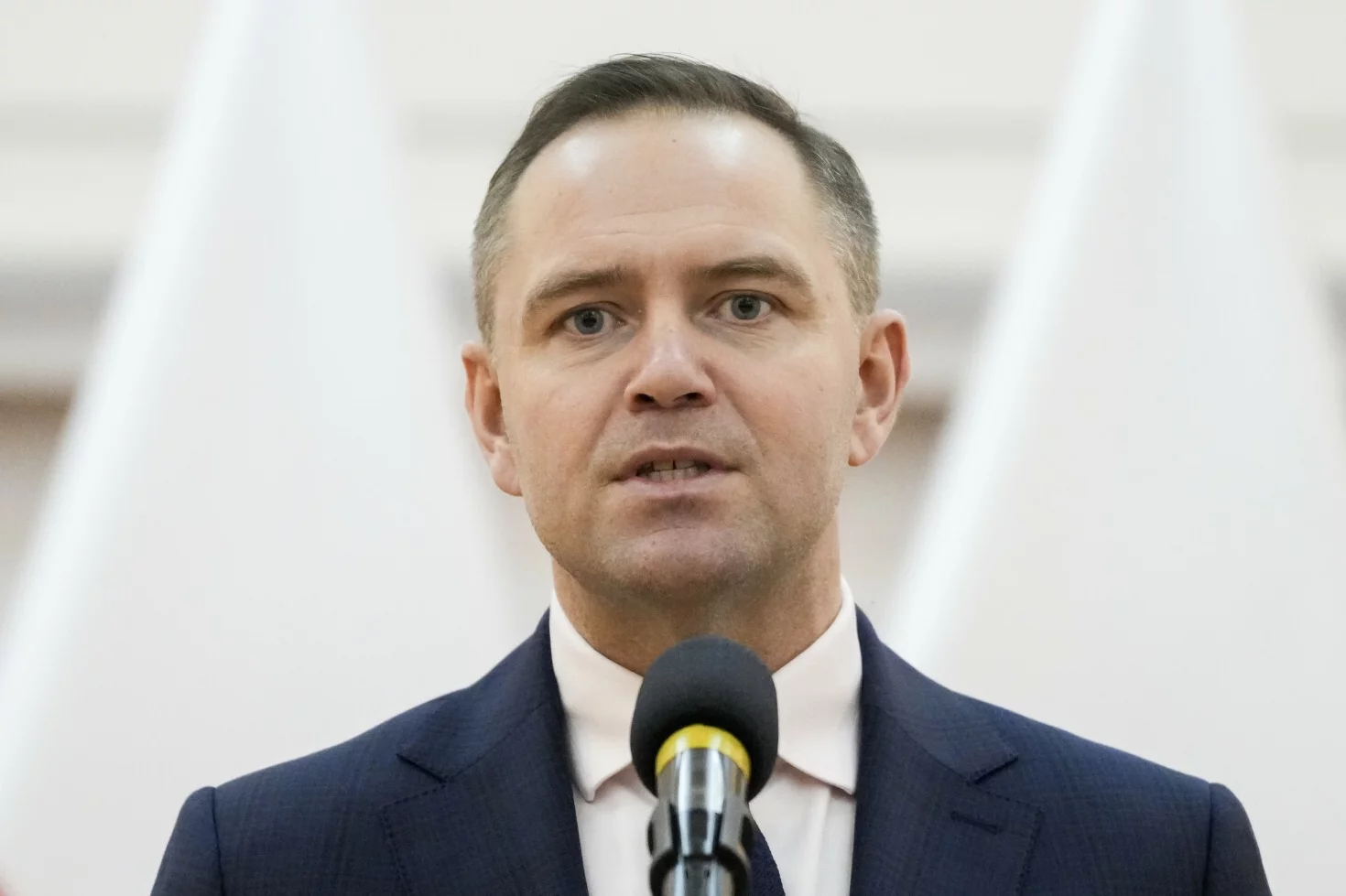 Kolejny skandal z Nawrockim? W tle albumy za 200 tys. zł