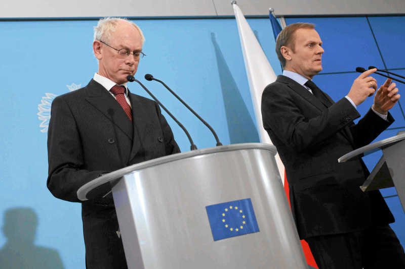 Unia Europejska wreszcie wprowadzi przyjęte tydzień wcześniej sankcje wobec Rosji.