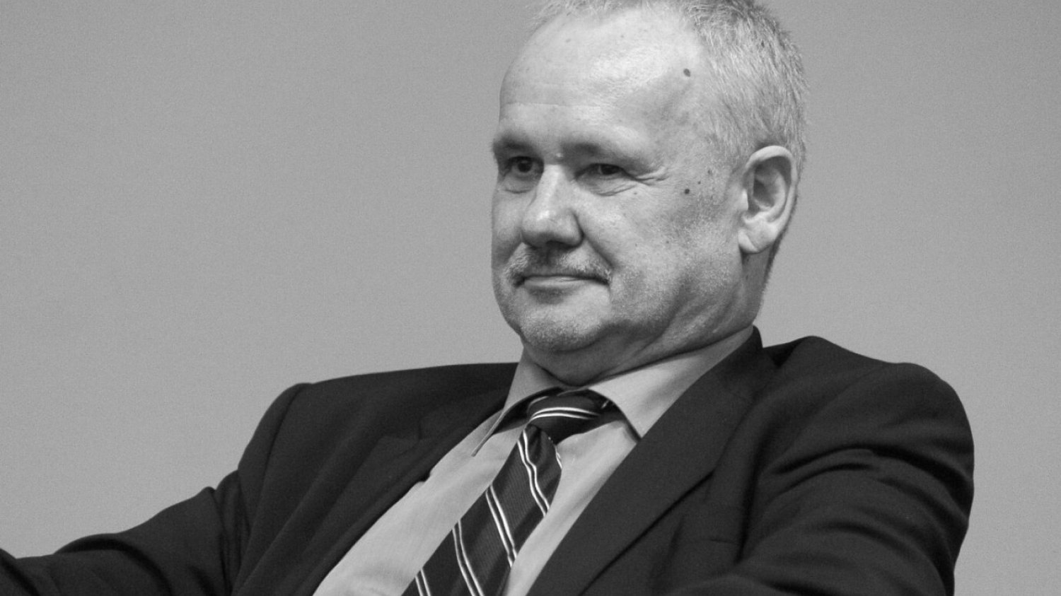 Andrzej Zarębski nie żyje Andrzej Zarębski nie żyje. Rzecznik rządu Bieleckiego miał 65 lat