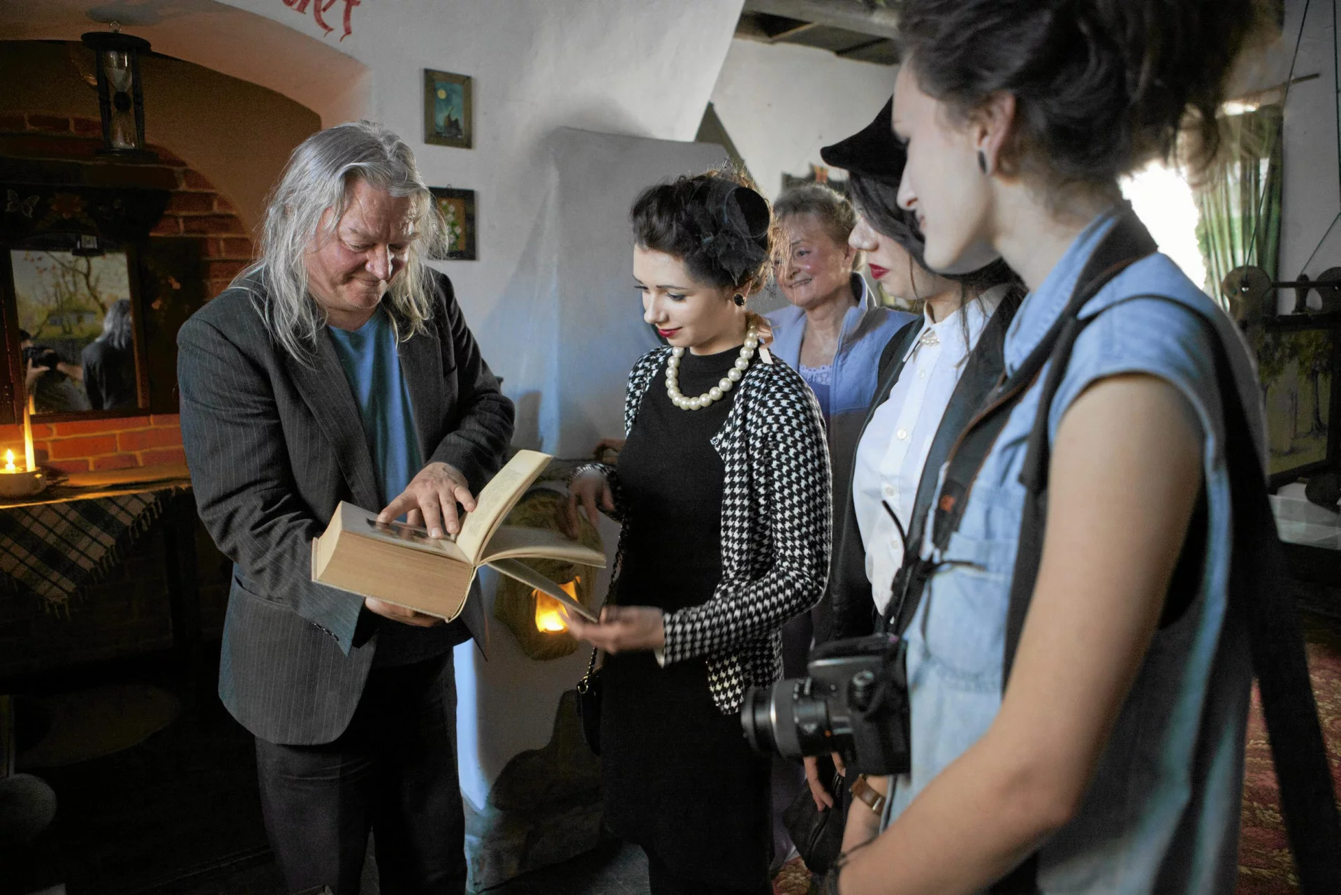 Tadeusz Modrzejewski i goście muzeum