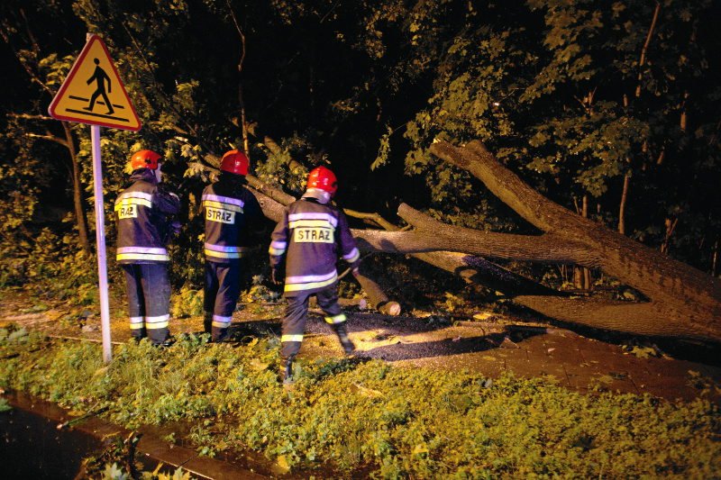 To była ciężka noc dla wielu strażaków w Polsce.