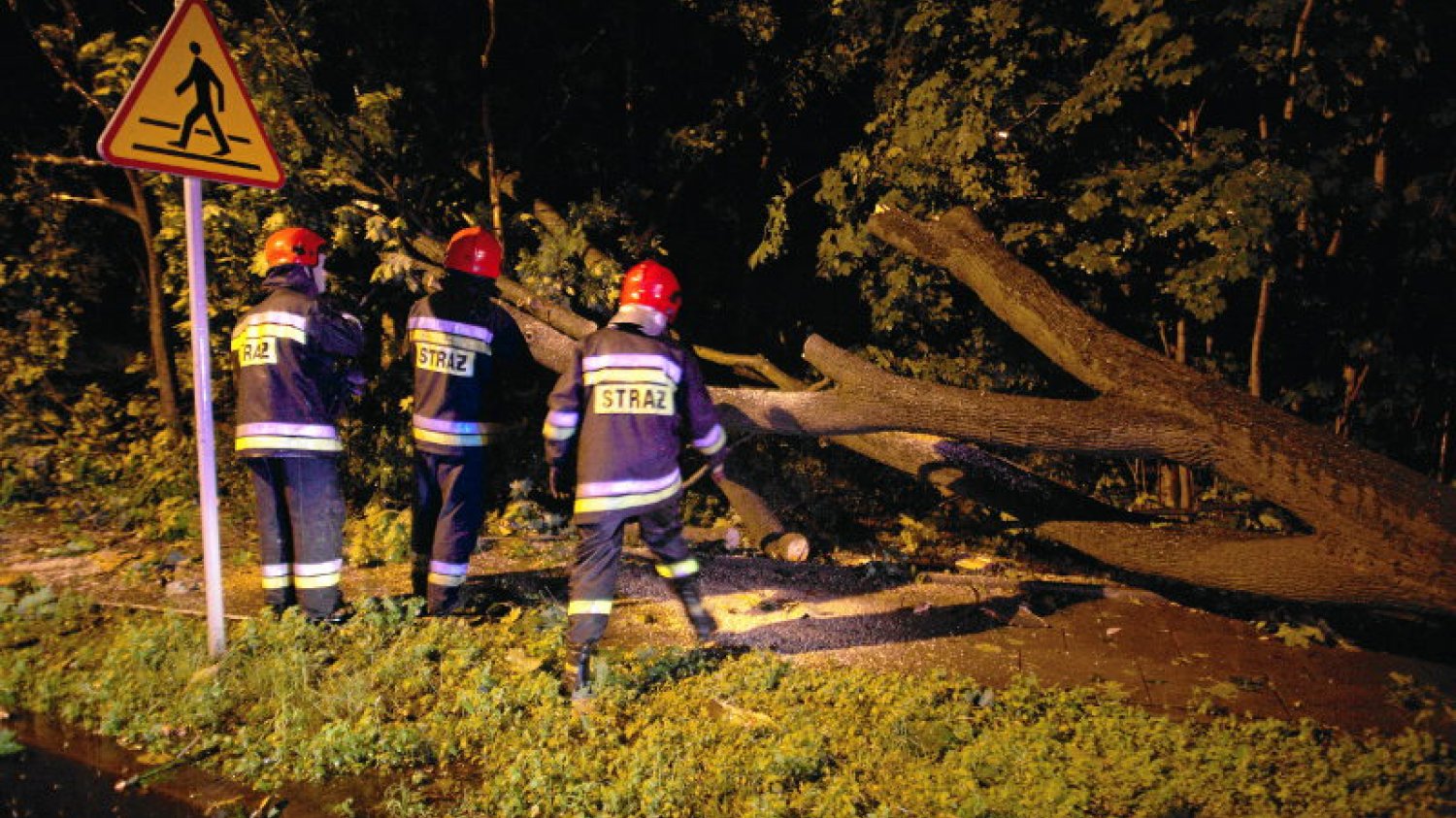 To była ciężka noc dla wielu strażaków w Polsce.