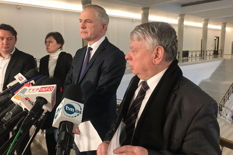 Nawet uchwała ws. śmierci Pawła Adamowicza musiała przejść przez sito pis-owskiej machiny legislacyjnej.