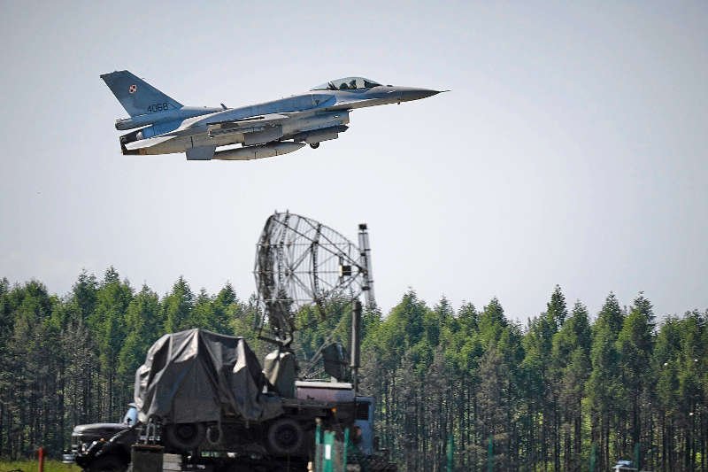 NATO zapewnia: jeśli w państwie członkowskim pojawią się rosyjskie "zielone ludziki", NATO zareaguje militarnie