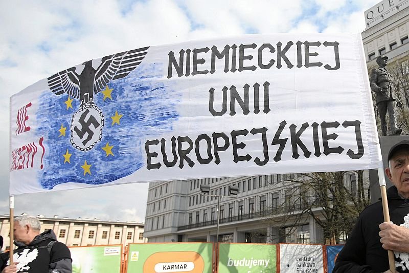 PiS od lat zdaje się przygotowywać grunt pod polexit. W to, że Polska opuści UE wierzy Nigel Farage, który rozpoczął dążenia do brexitu.