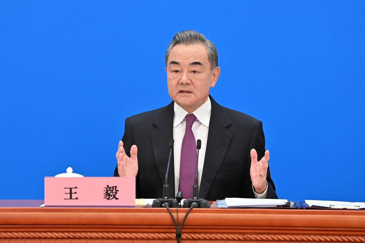 Pekin zapewnia Moskwę o swojej przyjaźni. Wzywa też do dialogu.