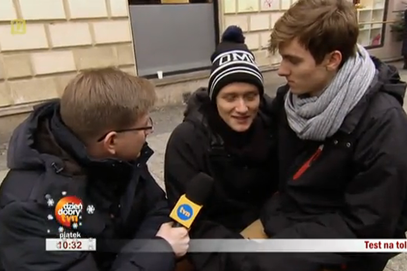 Polacy powoli wyrastają z homofobii – przekonuje Filip Chajzer.