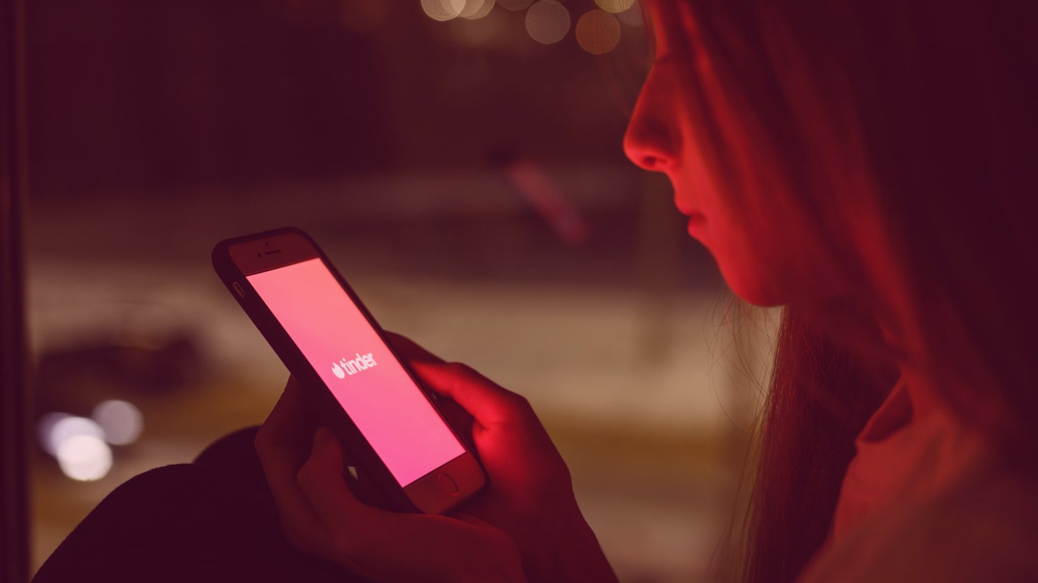 Państwowy Tinder. Czy rząd naprawdę mógłby swatać Polaków… i dać nam szczęście w miłości?” Państwowy Tinder. Czy rząd naprawdę mógłby nas połączyć?