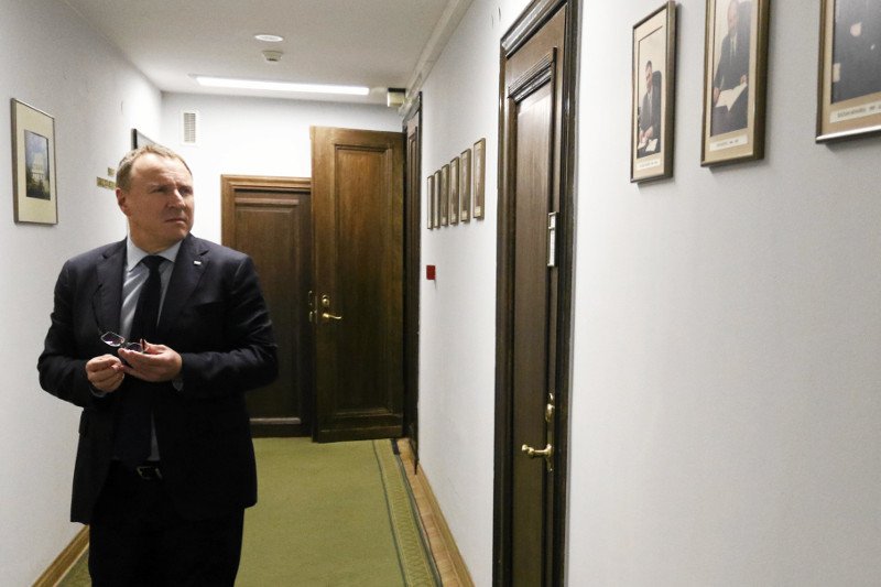 Relacja Cezarego Łazarewicza potwierdza – w telewizji kierowanej przez Jacka Kurskiego istnieje czarna lista gości, których nie można zapraszać do TVP.