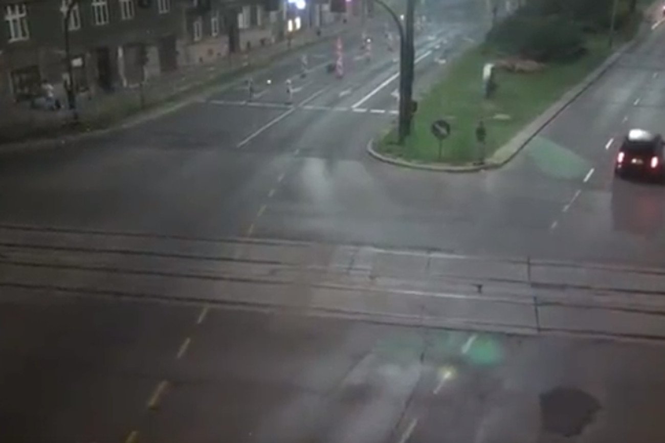 Dramatyczny wypadek w Krakowie, samochód spadł z mostu Dębnickiego