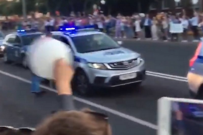 Milicja z Lidy dołączyła do protestujących na Białorusi.