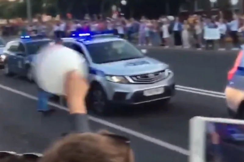 Milicja z Lidy dołączyła do protestujących na Białorusi.