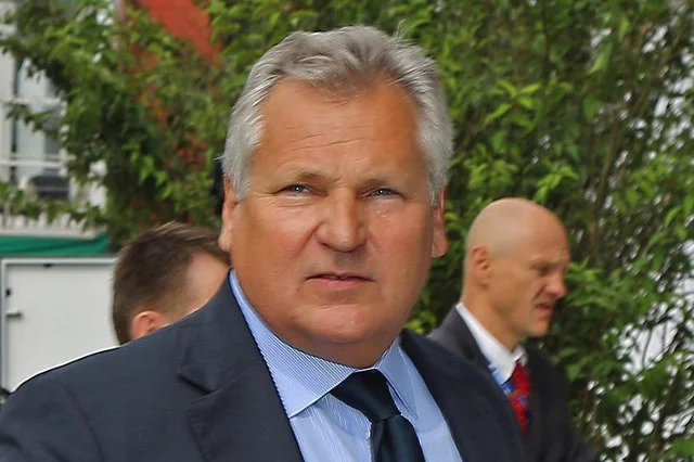 Aleksander Kwaśniewski przypomniał, że Władimir Putin "ma bardzo młodą kobietę przy sobie"