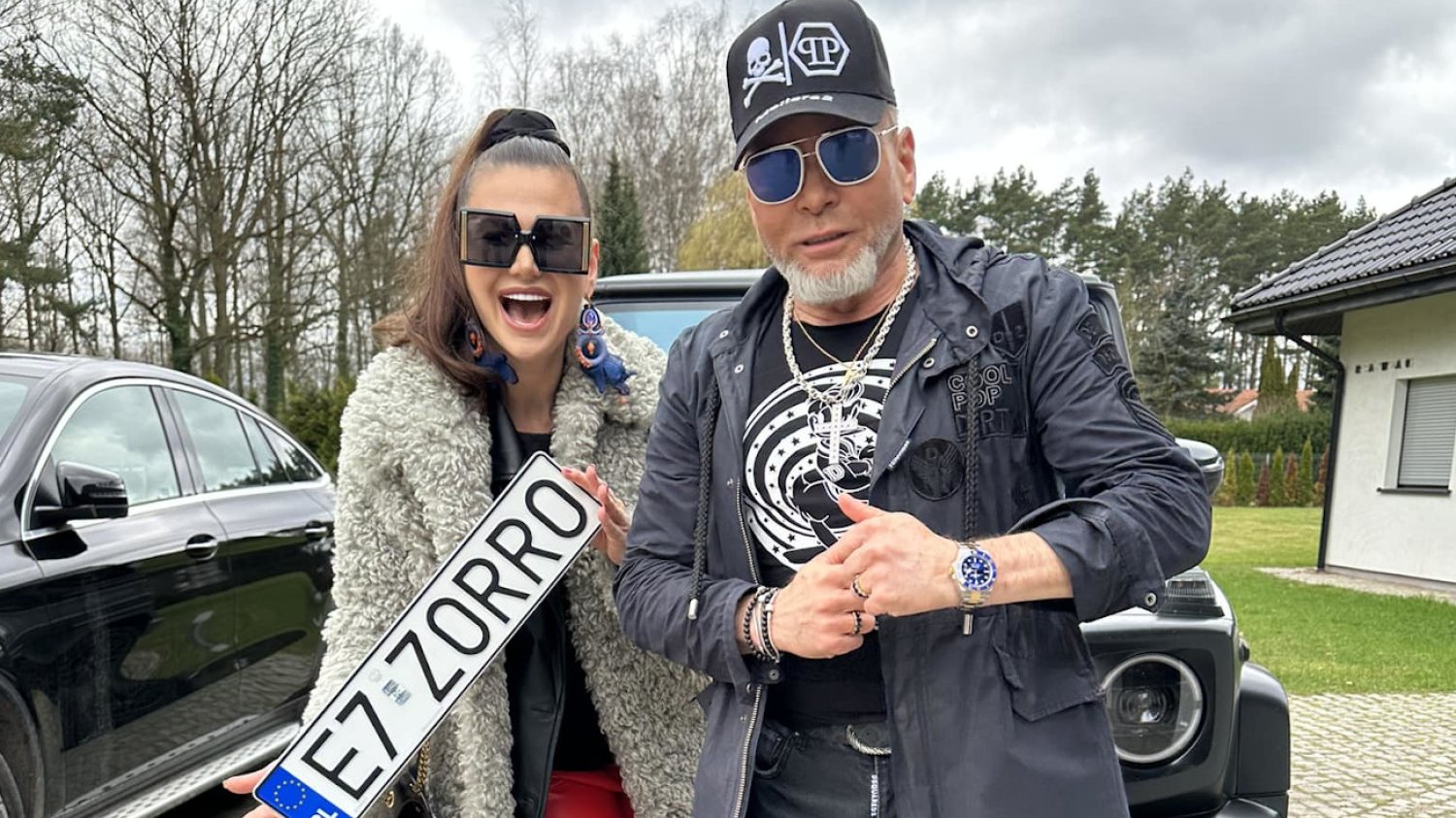 Krzysztof Rutkowski pokazał tablice "E7 ZORRO".