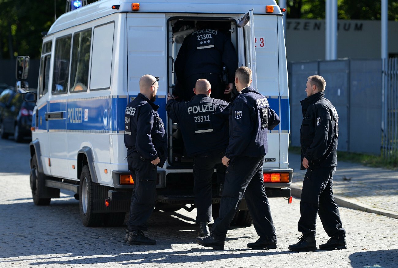 Niemcy podrzucili migrantów do Polski? Zaskakujące tłumaczenie policji.