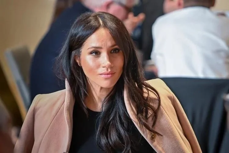 Meghan Markle nie może już wypożyczać królewskiej biżuterii