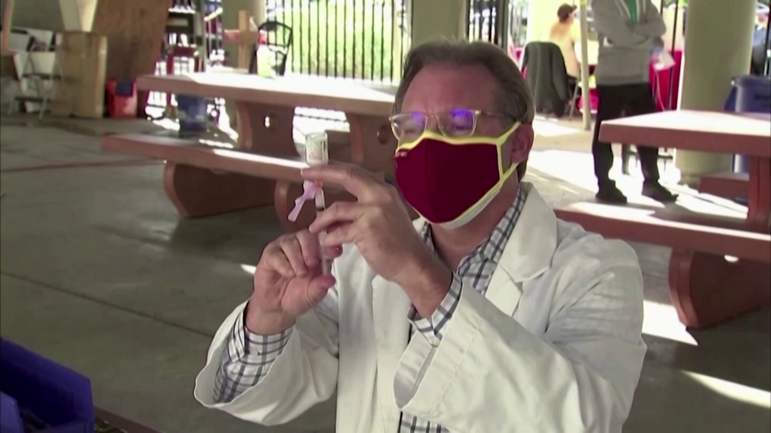 Szczepionka Moderny przeciw COVID-19 działa również na nowe warianty wirusa.