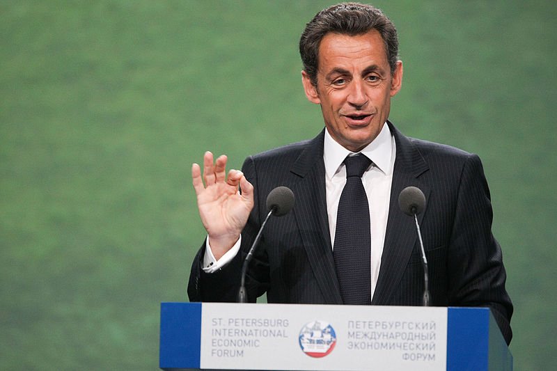 Sarkozy został zatrzymany przez policję.