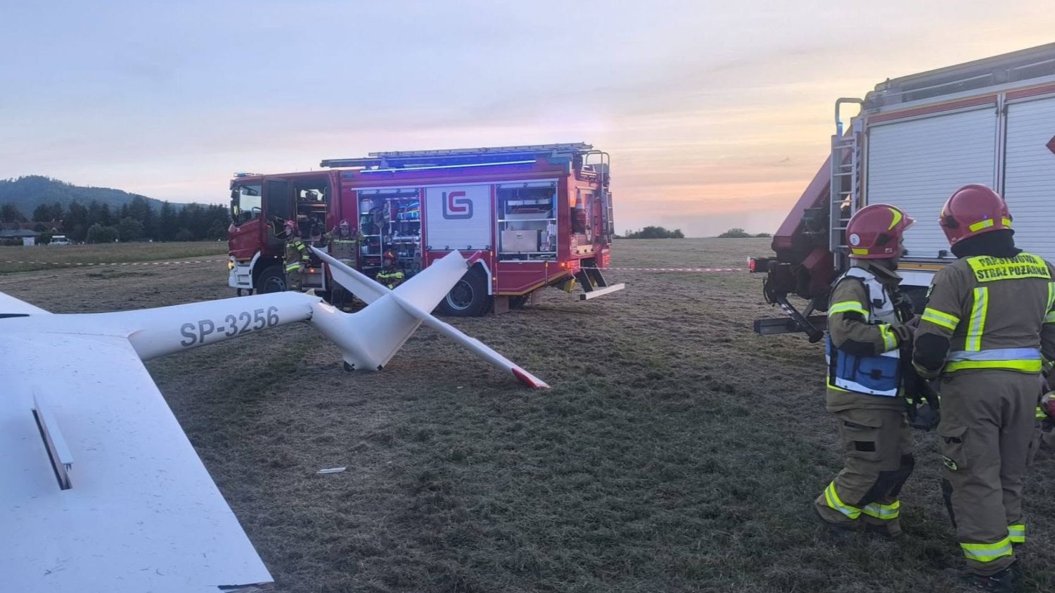 Tragiczny wypadek w Bielsku-Białej. Szybowiec spadł na płytę lotniska Wypadek szybowca w Bielsku-Białej (8 czerwca 2026). Jedna osoba nie żyje