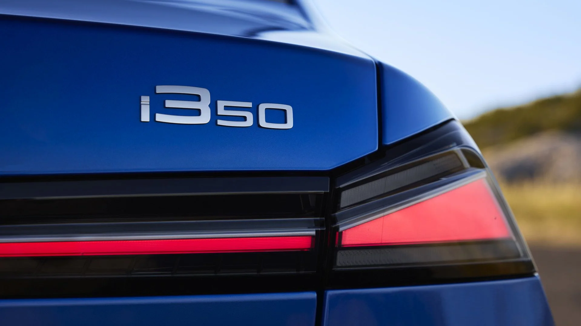BMW pokazało elektryczną Serię 3. Jej parametry wbijają w fotel