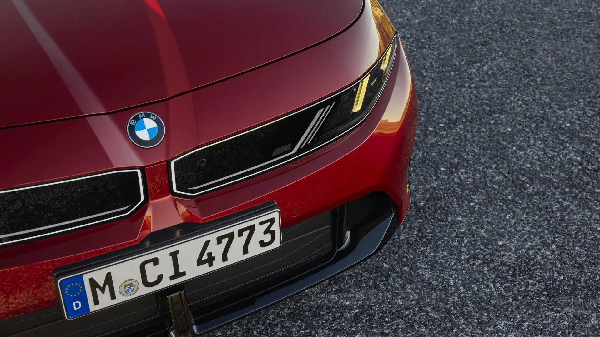 Nowe BMW Serii 3 nie porzuca benzyny. Ma R6, 443 KM i... tryb do driftu
