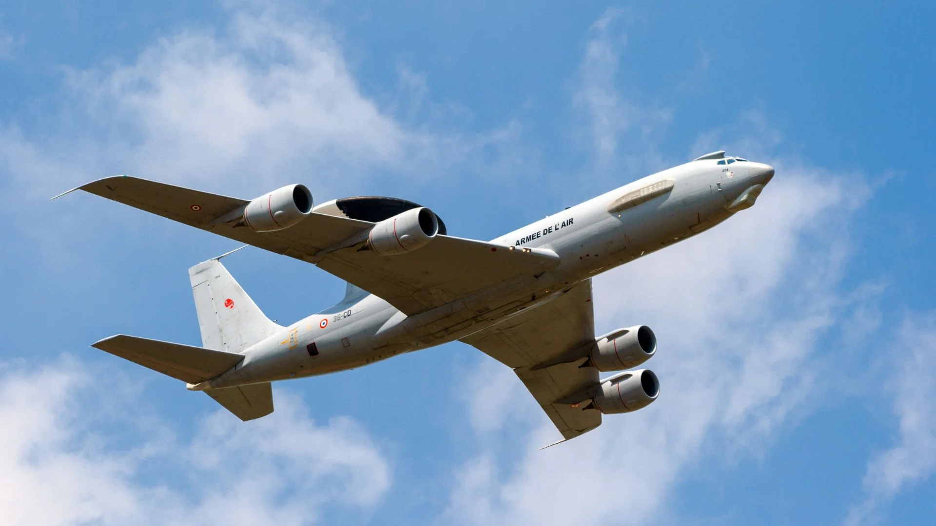 Przesmyk suwalski znów w centrum uwagi. Przeleciał tam potężny samolot zwiadowczy NATO Boeing E-3F Sentry