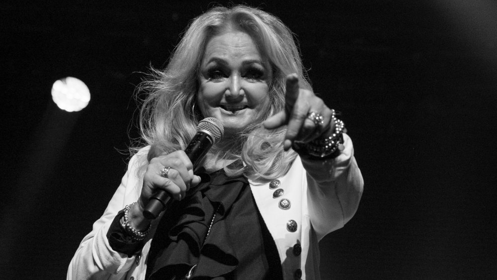Bonnie Tyler nie żyje — gwiazda zmarła w wieku 74 lat po przedziurawienia jelita