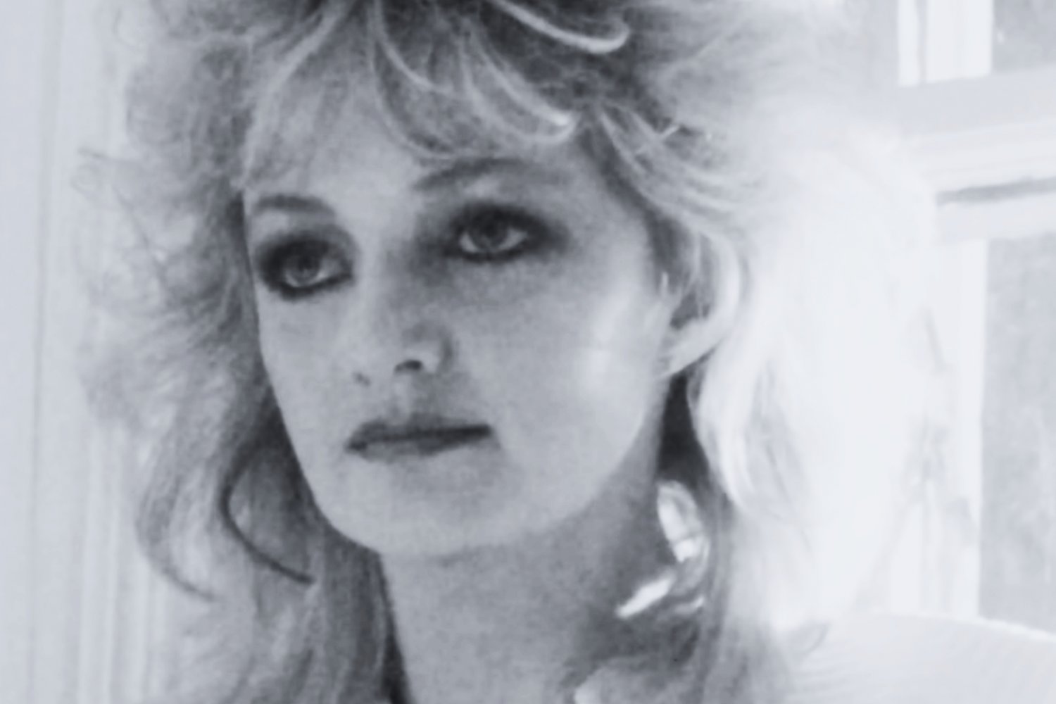 Bonnie Tyler w teledysku do piosenki "Total Eclipse of the Heart"