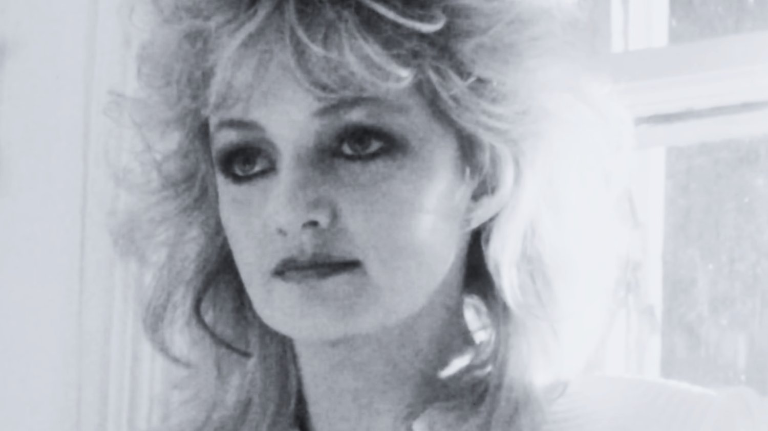 Bonnie Tyler w teledysku do piosenki "Total Eclipse of the Heart"