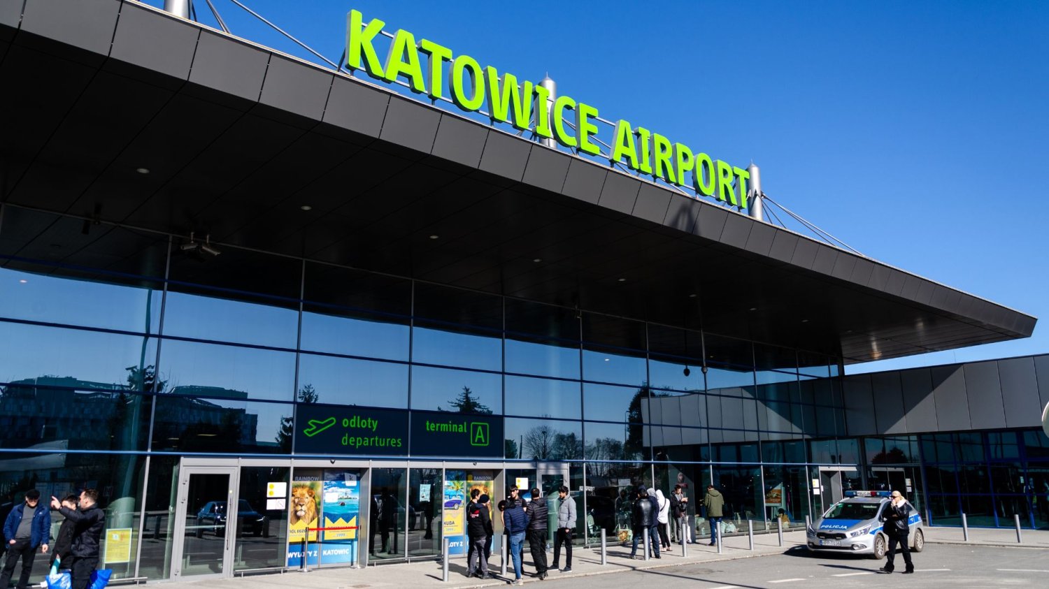 Broń w walizce porzuconej na parkingu lotniska w Katowicach