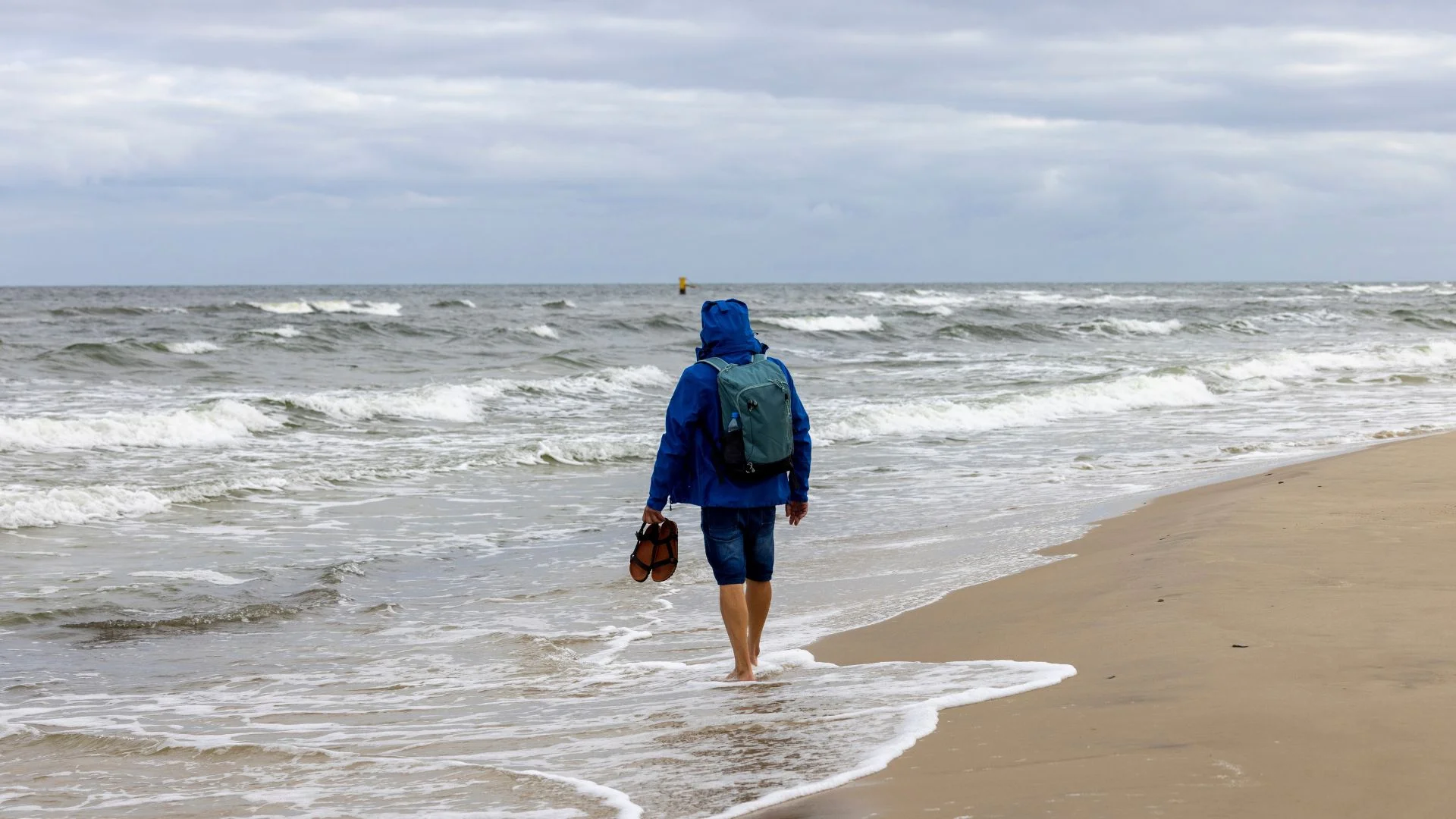 Sprzątał plażę nad Bałtykiem i natknął się na skarb. Może być wart choćby 10 tys. zł
