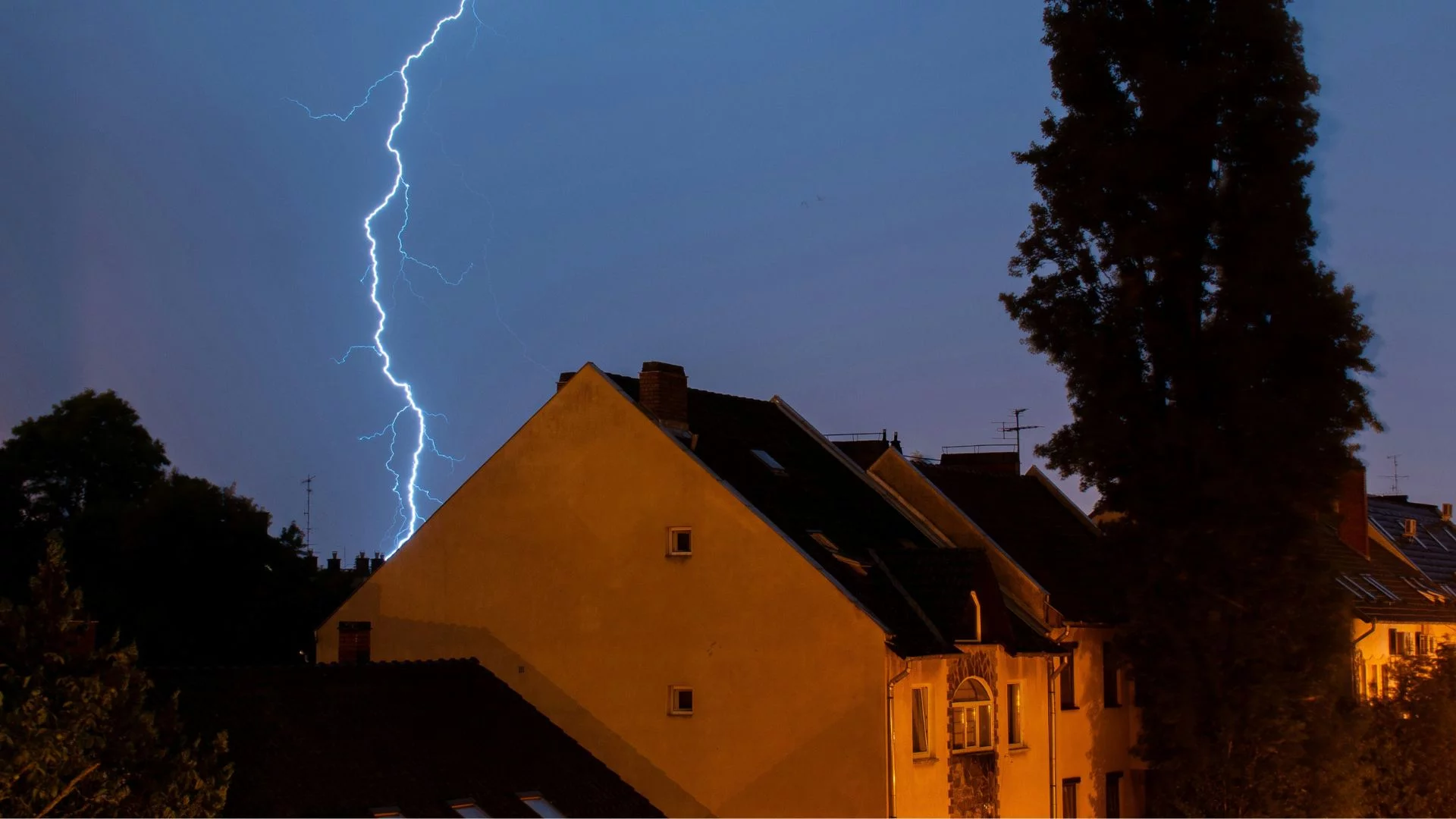 Burza i jeden domowy nawyk mogą zabić. Wielu z nas robi to bezmyślnie