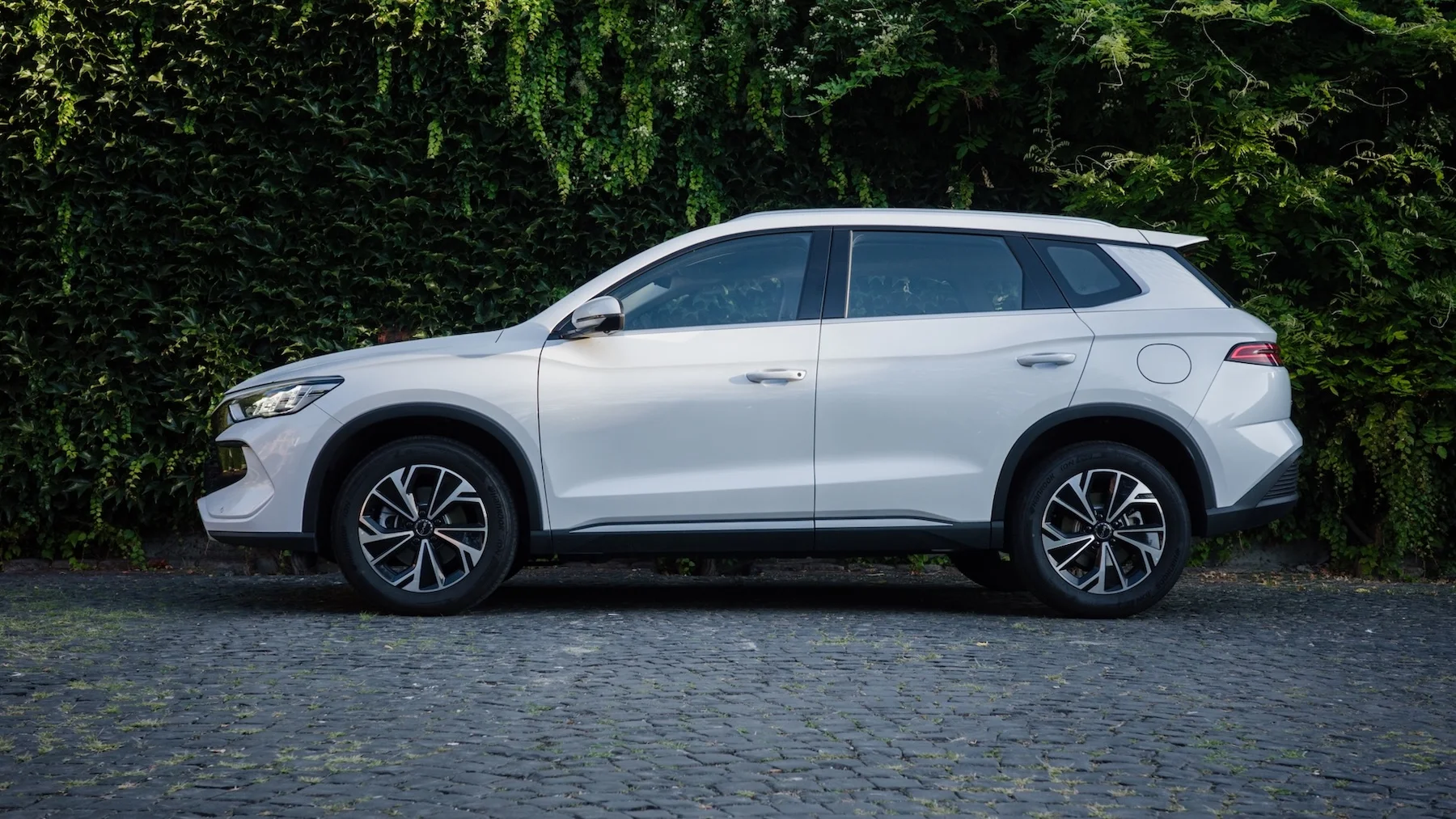 BYD Sealion 5 DM-i rzuca wyzwanie Toyocie. Zasięg i cena tej hybrydy to zaskoczenie