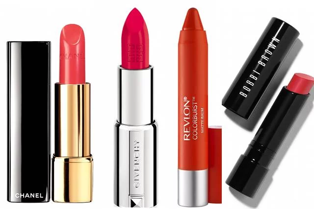 Od lewej: koralowa Rouge Allure w kolorze Melodieuse Chanel, malinowa Le Rouge kolor nr 305 Givenchy, czerwona matowa kredka Colorburst w odcieniu Audacious Revlon, cyklamenowa Creamy Matte Lip Color w odcieniu Calypso Bobbi Brown