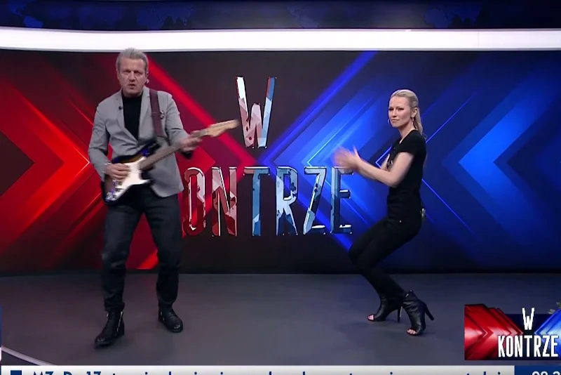 Jarosław Jakimowicz i Magdalena Ogórek zrobili występ muzyczny w TVP Info.