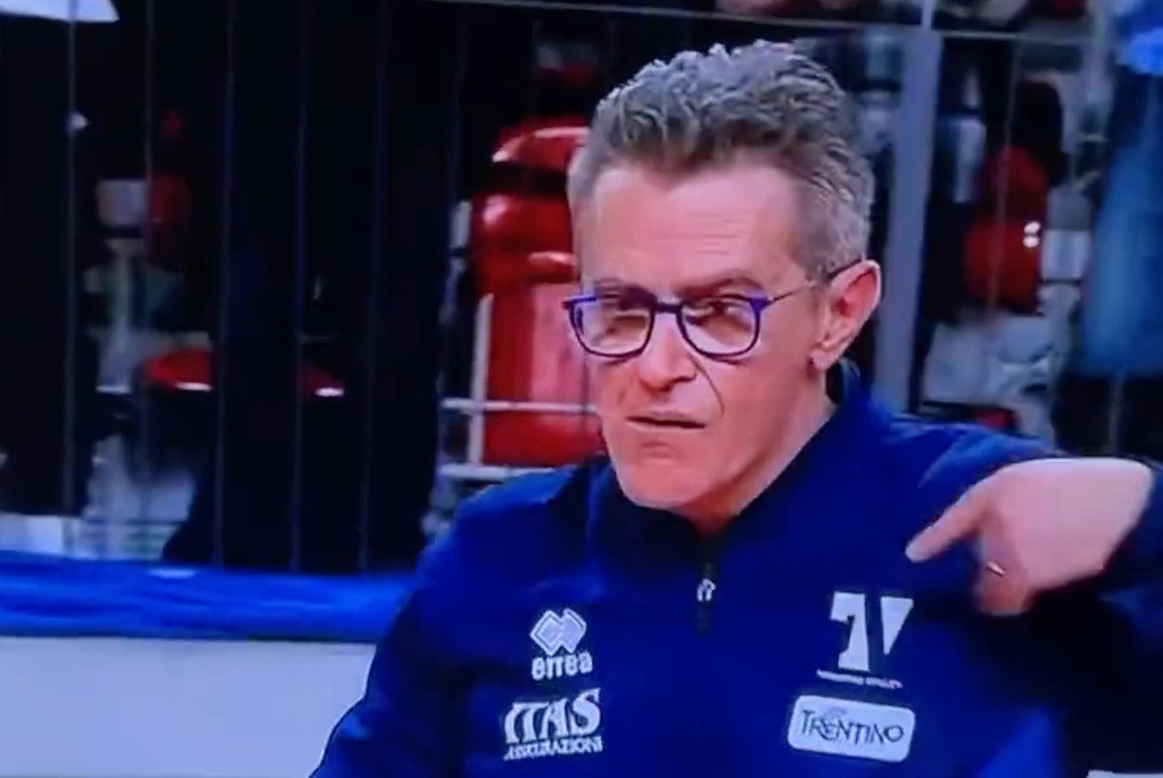 Takiego zachowania trenera Angelo Lorenzettiego nie można się było spodziewać. Włoch wyraźnie nie wytrzymał nerwowo.