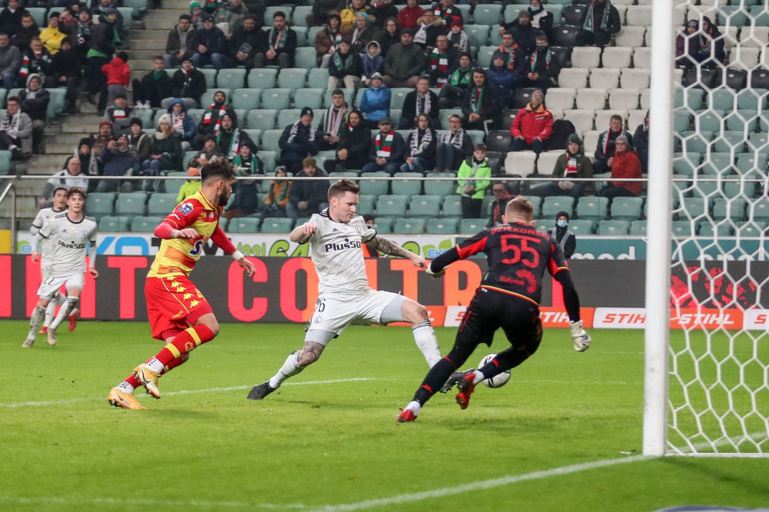 Mattias Johansson dał Legii Warszawa bezcenny triumf nad Jagiellonią Białystok, ale meczu nie dokończył przez uraz