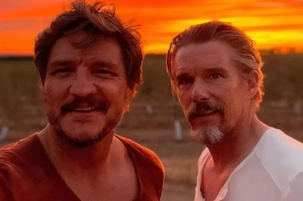 Pedro Pascal i Ethan Hawke