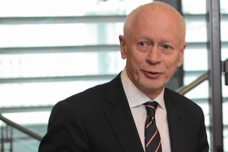 Minister administracji i cyfryzacji Michał Boni broni systemu eWUŚ po tekście "Gazety Wyborczej"