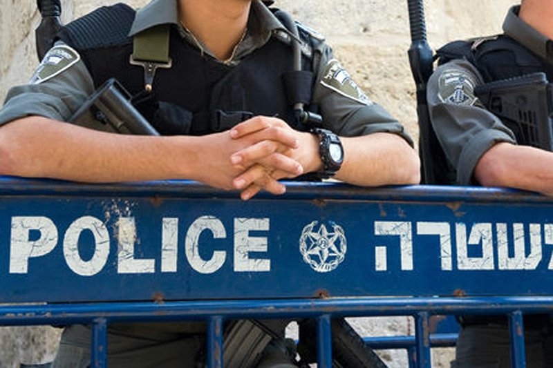 W izraelskim mieście Afula 29-letni turysta z Polski wyskoczył z okna mieszkania na trzecim piętrze. W ten sposób ranił nie tylko siebie, ale i 50-letnią kobietę, która przechodziła ulicą.