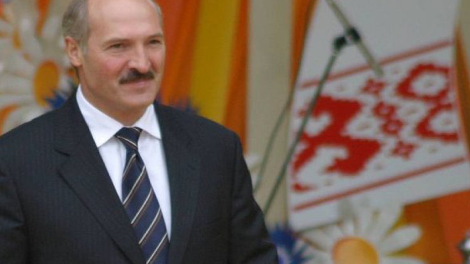 Aleksandr Łukaszenka sprzeciwia się Władimirowi Putinowi w sprawie Krymu.