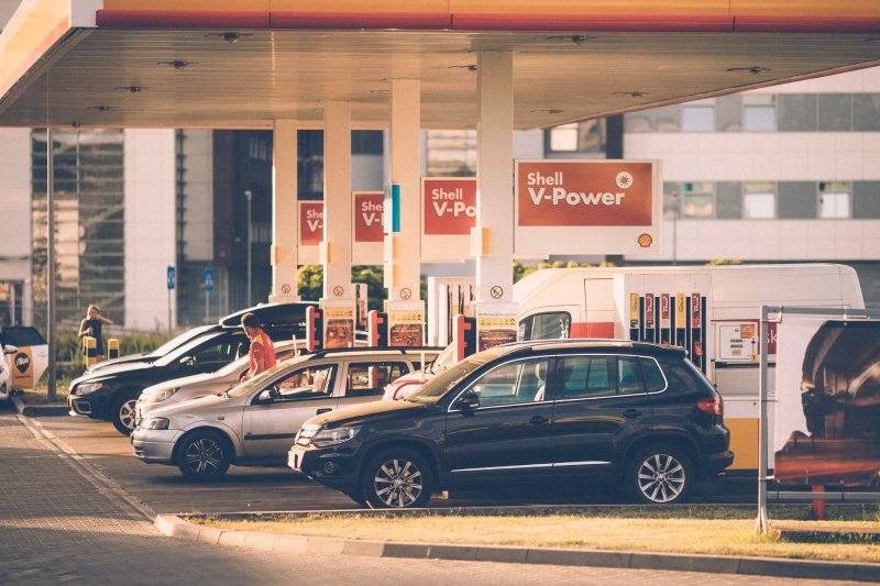 Najbardziej ekscytująca i nudna praca w jednym? Kulisy pracy na stacjach paliw oczami ex pracowników