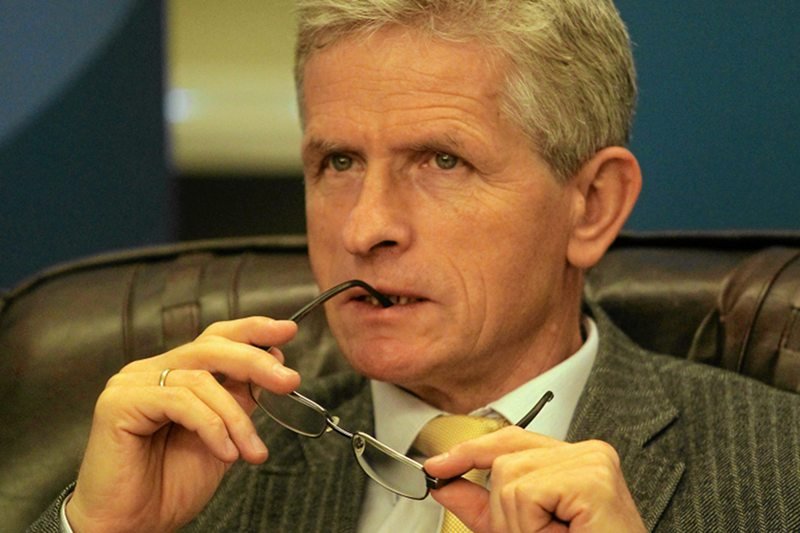 Prof. Roman Kuźniar w ciepłych słowach mówił w radiu Tok FM o Edwardzie Snowdenie. Ostro skrytykował go europoseł PO Krzysztof Lisek.