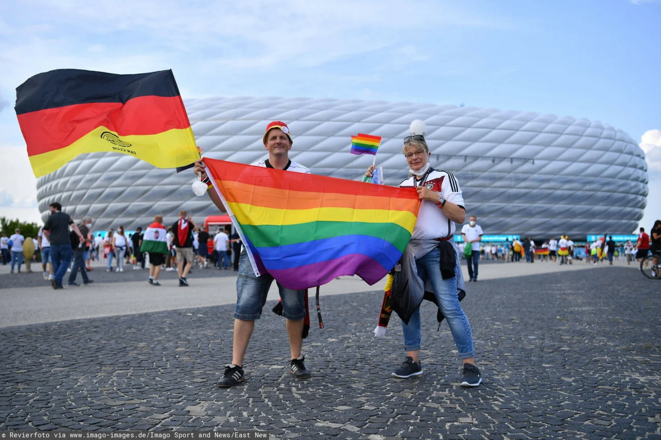 Kibice przed Allianz Areną