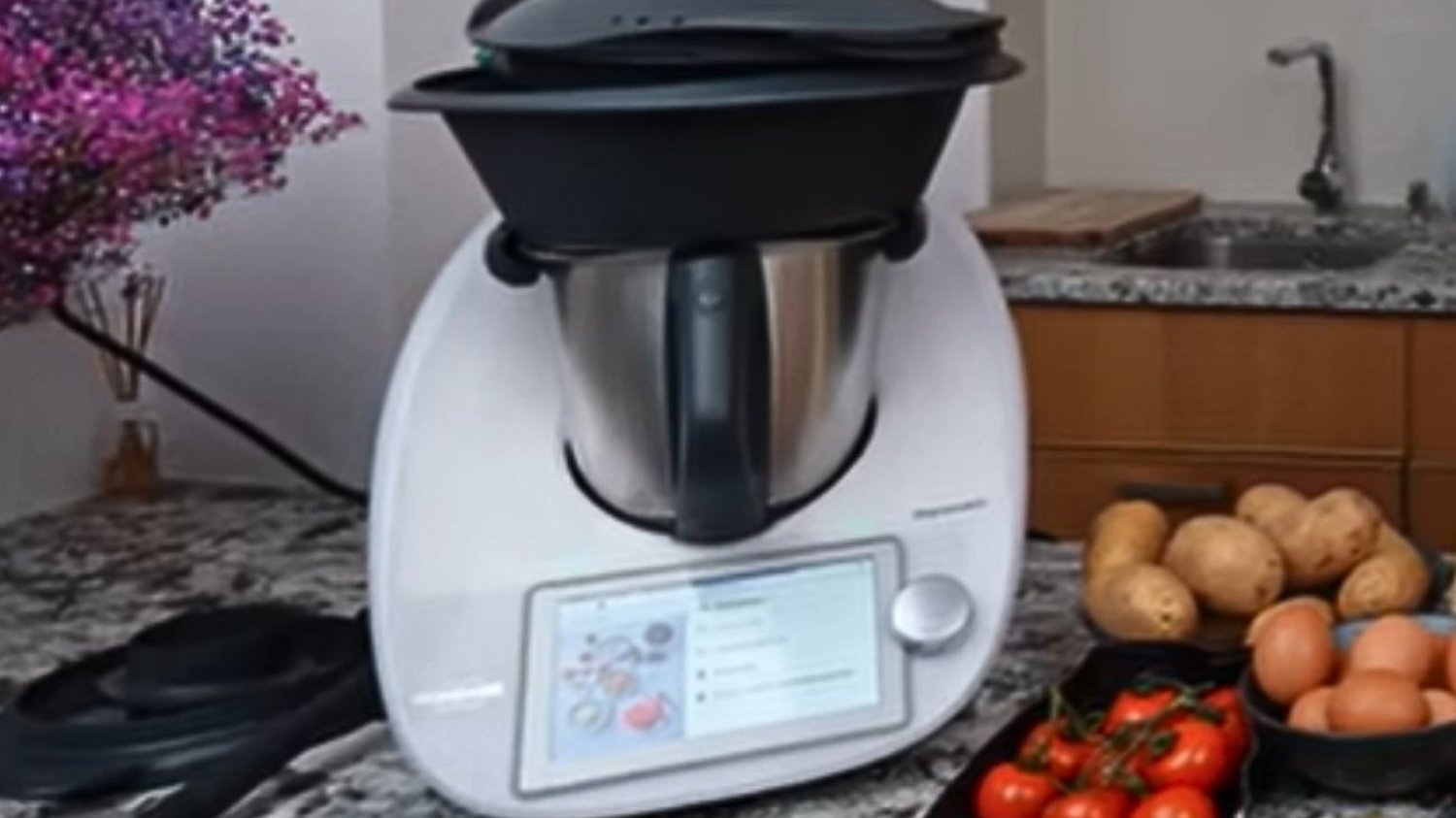 Thermomix - wyciek danych. Wydano komunikat, a internauci reagują.