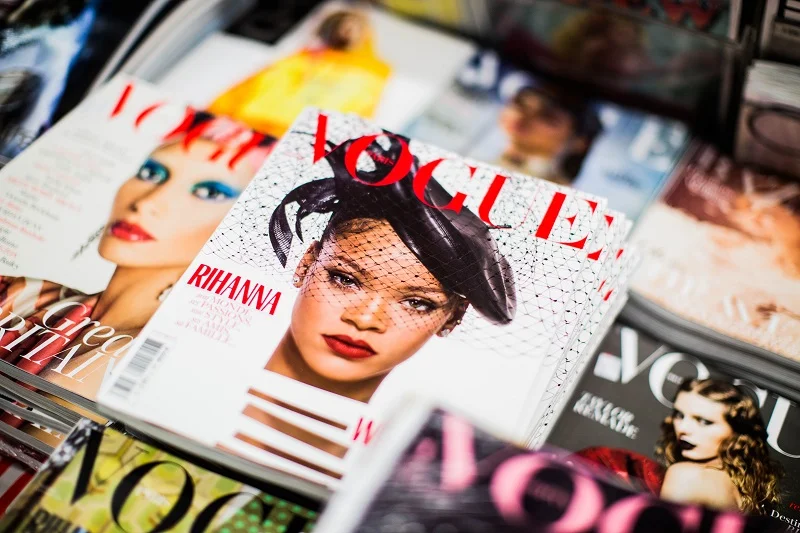 Anna Wintour, słynna redaktorka naczelna amerykańskiego Vogue'a, ogłosiła, że pandemia na zawsze zmieni świat mody. "Zbytek i marnotrawstwo nie będą już tolerowane przez konsumenta".